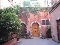 Patio en la Torre Rosa
