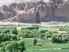 Ladera que contenía los Budas de Bamiyan (Afganistán, hacia el siglo&nbsp;V), destruidos por los talibanes en 2005.