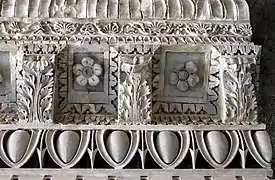 Friso del templo de Vespasiano en Roma