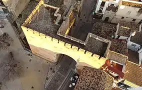 Detalle de los restos de Puerta de Elvira