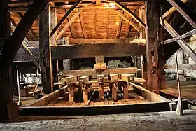 Vista frontal del dolare o lagar del caserío.