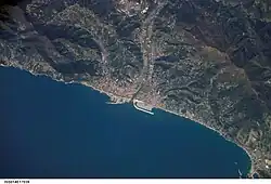 La llanura del Entella con las dos ciudades de Chiavari y Lavagna.