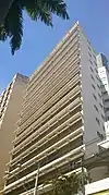 Vista del frente y de la lateral, a partir de la Calle Hermana Serafina.