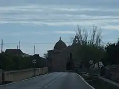 Vista de la Ermita desde el camino, se aprecia la cúpula