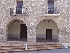 Doble arcada de la fachada de la Ermita