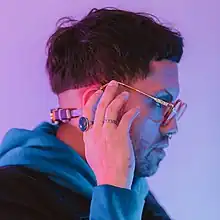 Modificación corporal con tecnología. Dispositivo en la nuca para sentir el campo magnético de la tierra. Esteban Celis