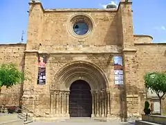 Portada de la iglesia del monasterio de Fitero.