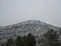 La montaña con nieve.