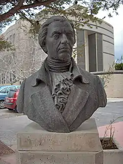 Francisco Javier Balmis 1753-1819 (Alicante), médico militar. Expedición a América contra la viruela en 1803 por orden de Carlos IV. Ocupación francesa en 1807 de España, 1808 Motín de Aranjuez, Napoleón destruye la maquinaria industrial, textil catalana (copia de la Spinning Jenny), altos hornos en Santander, Trubia y Galicia del marqués de Sargadelos en 1793 (y fábrica de cerámica y vidrio), reconstruidas en 1844 La Felguera, 1848 Trubia (Asturias) y 1855 Baracaldo (Vizcaya).