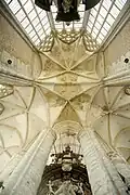 Techo del deambulatorio con restos de frescos