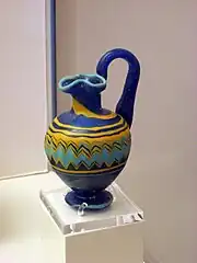 Enócoe de vidrio. (siglo&nbsp;V&nbsp;a.&nbsp;C.)