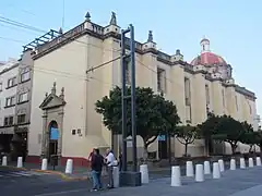 Vista de la fachada oeste.