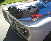 Sistema de escape. De izquierda a derecha: salida de la válvula de descarga, escape 1, escape 2