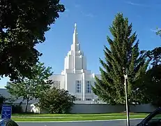 Templo de Idaho Falls, EE.&nbsp;UU., uno de los pocos edificio religiosos con diseños Art déco