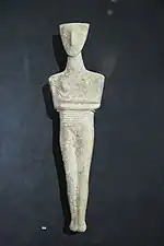 Ídolo cicládico femenino del periodo cicládico antiguo II (2800-2300&nbsp;a.&nbsp;C.)