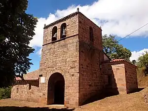 Iglesia de Santa Cruz en la localidad de Arcera, Cantabria (España). Edificio del siglo XIII.