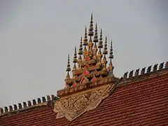 Crestería en un templo de Laos