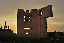 Escultura Intihuatana de Fernando de Szyszlo