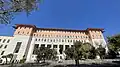 Edificios de la Facultad de Ciencias y la Facultad de Literatura de la Universidad de Estambul, diseñados por Sedad Hakkı Eldem y Emin Halid Onat (1944–52).