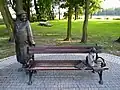 Banco escultura en Kórnik con citas del poema