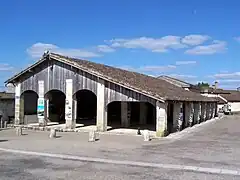 El mercado de la plaza Saint-Jean (junio&nbsp;2013) .