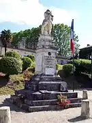 El monumento a los caídos en la plaza Saint-Jean (junio&nbsp;2013) .