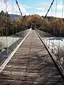 Puente colgante desde la orilla izquierda del Ara