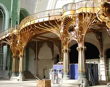 La escalera de honor del Grand Palais, construida en hierro y cobre.