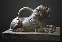Pesas asirias de leones; siglo&nbsp;VI-siglo&nbsp;IV&nbsp;a.&nbsp;C.; bronce; altura: 29,5&nbsp;cm, anchura: 24,8&nbsp;cm; Museo del Louvre.