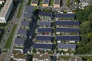 Paneles solares integrados en las cubiertas de las viviendas del barrio solar de Vauban, en Friburgo.