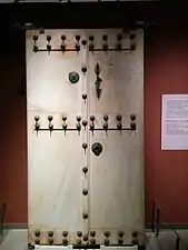 Puerta de mármol de una tumba de finales del siglo IV&nbsp;a.&nbsp;C.
