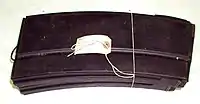 Dos cargadores japoneses de 30 cartuchos.