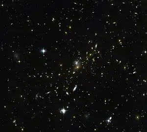 Cúmulo MACS J0454.1-0300, el cual actúa como una lente amplificadora del universo distante.