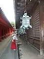 Miko en el Santuario Kasuga.
