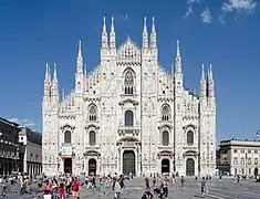 Fachada de la catedral de Milán (1806-1813), de Carlo Amati, una fachada gótica construida en el siglo&nbsp;XIX