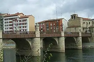 Iglesia, Puente de Carlos III y río Ebro