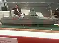 Vista lateral de la maqueta del buque patrullero Proyecto 22160 en la exposición «Армия 2016» (en ruso: Ejército 2016).