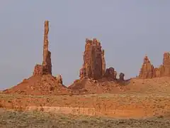 Totem Pole (137 m) en Monument Valley, Estados Unidos