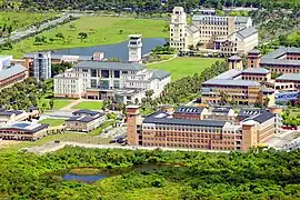 Vista del Campus de NDHU desde el Lago Hwa