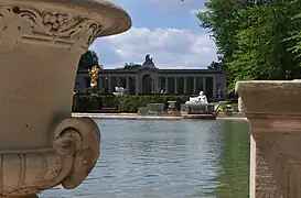 La mansión Nemours desde el jardín de los macizos