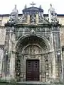 Portada barroca de la iglesia