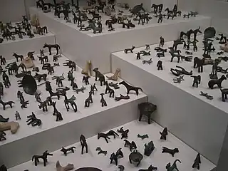 Ofrendas a Zeus, animales de bronce y de terracota (siglos IX-VIII&nbsp;a.&nbsp;C.)