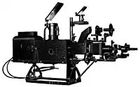 Proyector convertible Balopticon Bausch&nbsp;&&nbsp;Lomb (c.&nbsp;1913).