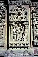 Dos motivos de arco chaitya uno encima del otro. Templo hindú, Jodhpur, siglo&nbsp;VIII.