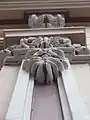 Detalle ornamento de la fachada.