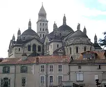 Cúpulas y torretas añadidas a la Catedral de San Frontis por Paul Abadie a mediados del siglo&nbsp;XIX.