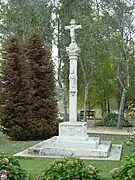 Un "cruceiro" en el jardín botánico