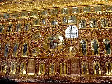 La llamada Pala d'oro de la catedral de San Marcos (Venecia). Encargada a orfebres bizantinos en el siglo&nbsp;X, fue ampliada en los siglos posteriores.