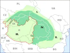 La cuenca de Panonia (III), rodeada por los Cárpatos y la meseta de Transilvania (IV), al este y al norte. También se muestran las llanuras rumanas (II) y las depresiones Subcarpacia (I) más allá de los Cárpatos (también conocidos como Transcarpacia). A veces se incluye la cuenca de Sava, al sur (no se indica) como peri-panoniana.