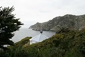 Vista de las montañas y el mar cercanas al faro, a finales del año 2008.